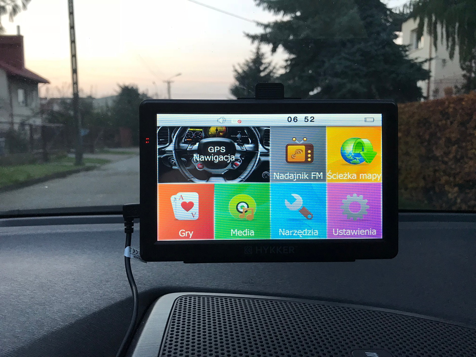 Główne menu nawigacji. Jest funkcja ścieżka mapy, by wybrać inny program nawigacyjny. Hykker myNavi 7