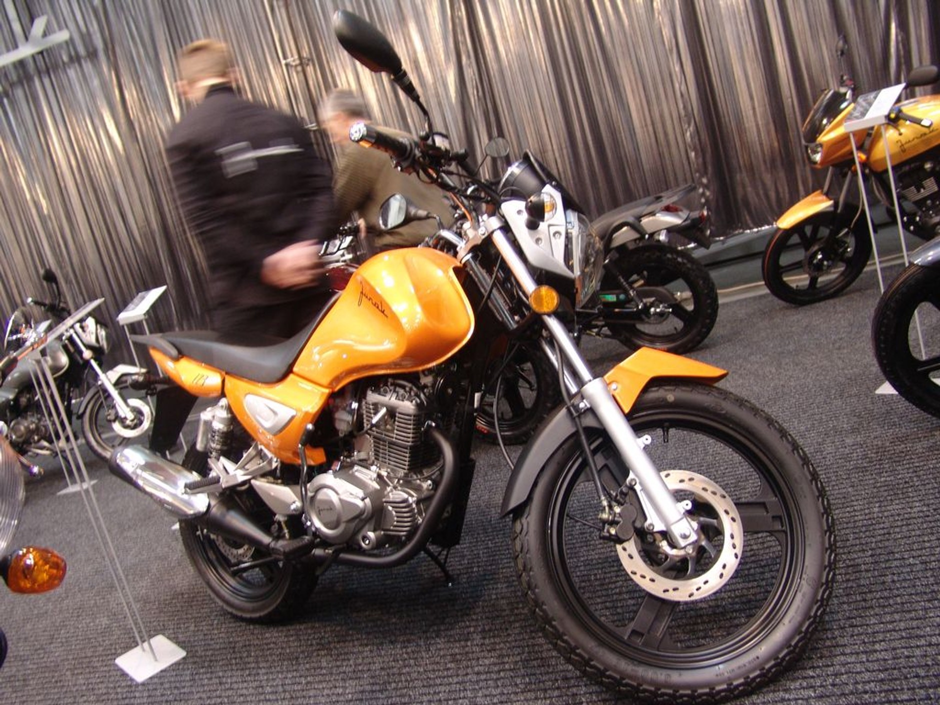 III Ogólnopolska Wystawa Motocykli i Skuterów: premiery i atrakcyjne hostessy (galeria)