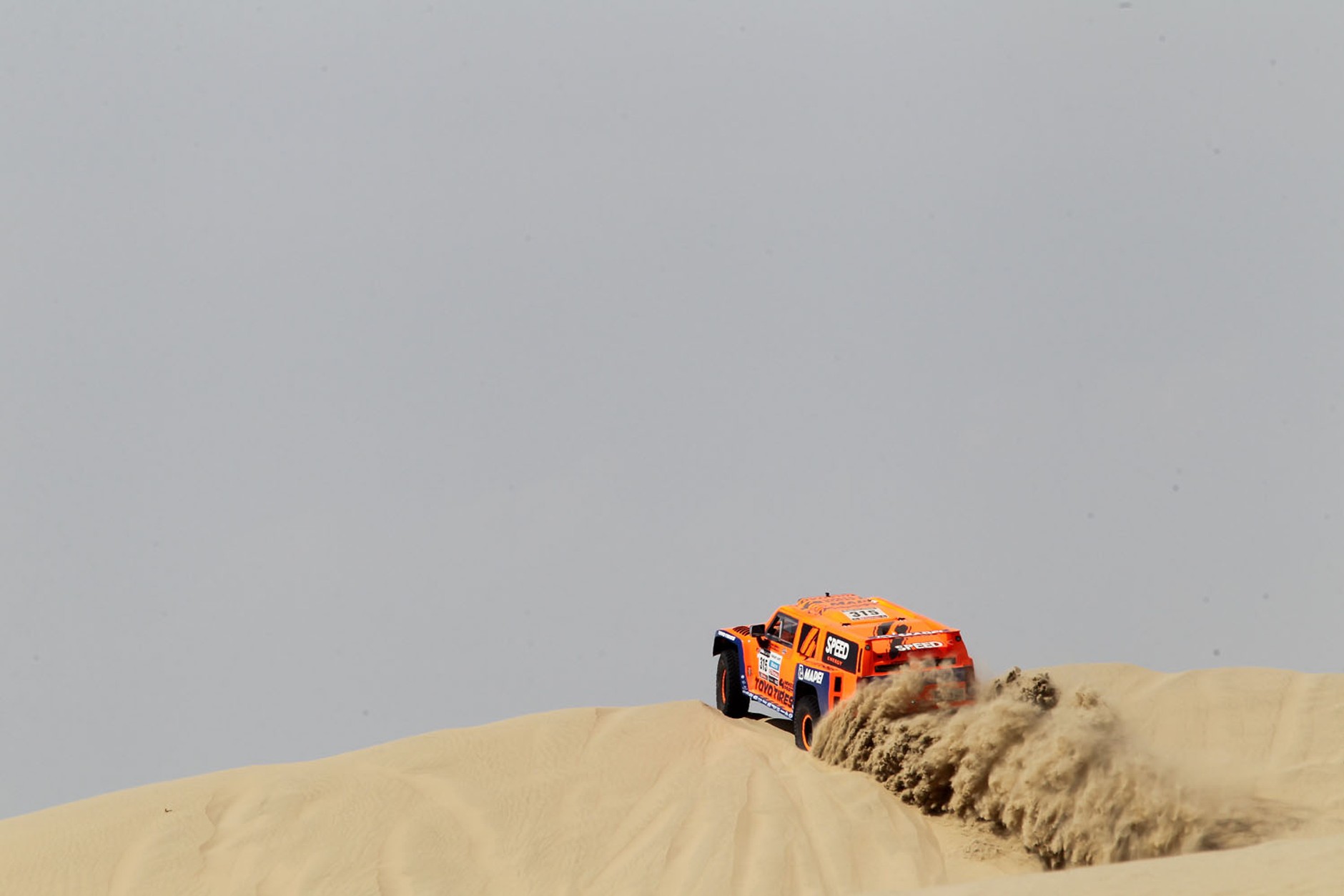 Dakar 2013: Hołowczyc zawiedziony, Sainz utknął na wydmach (2. etap, wyniki, galeria)