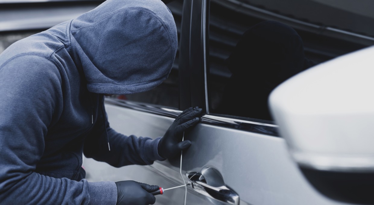 Grasowali na parkingach z pilotami i okradali kierowców. Dwóch Gruzinów zatrzymanych