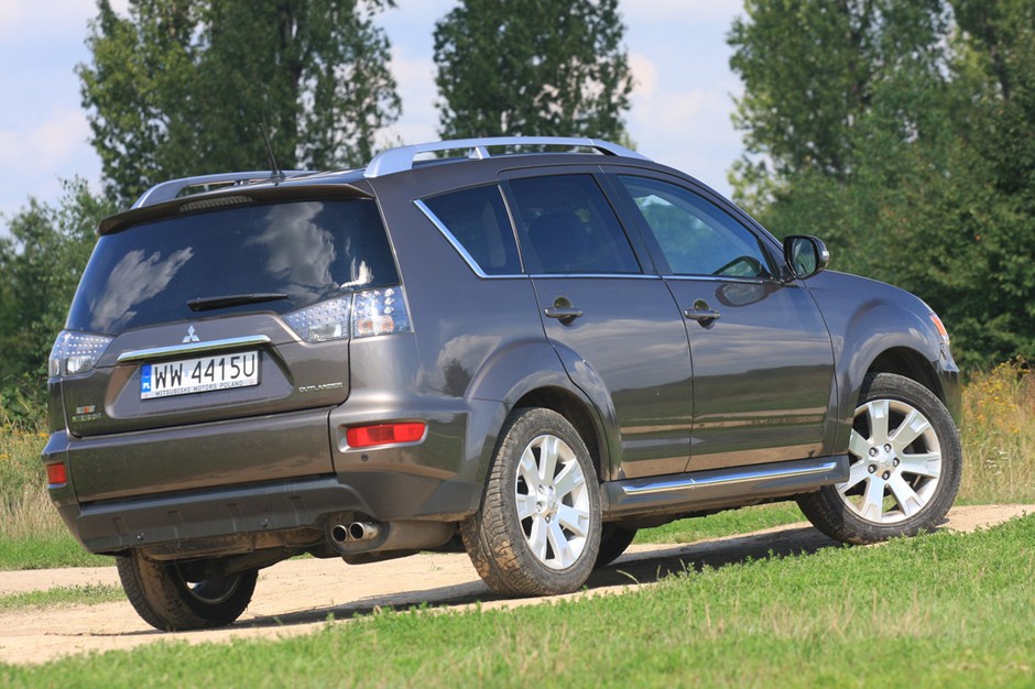 Mitsubishi Outlander: Duży, ładny...  terenowy?