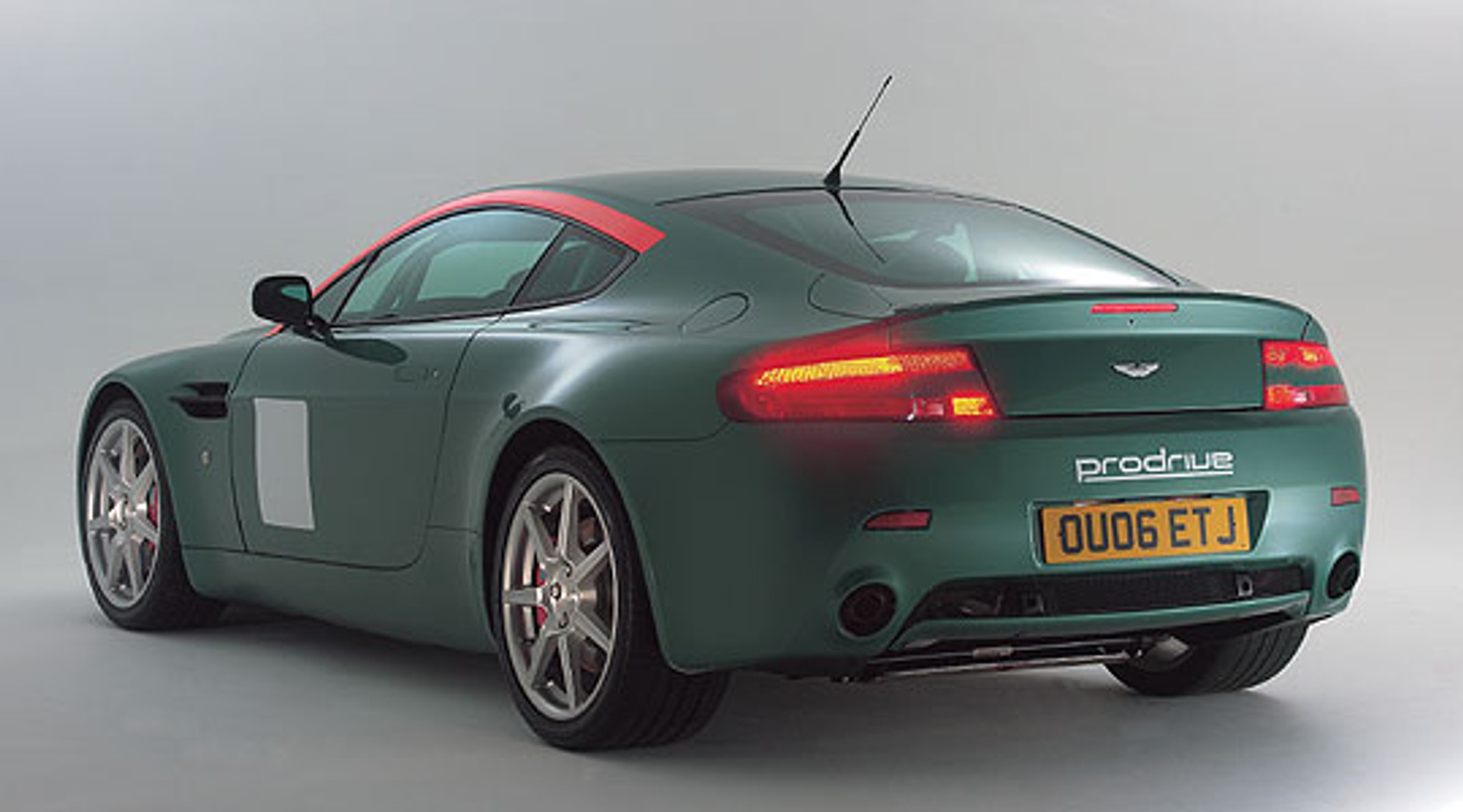 Aston Martin Rally GT – ostra rajdówka