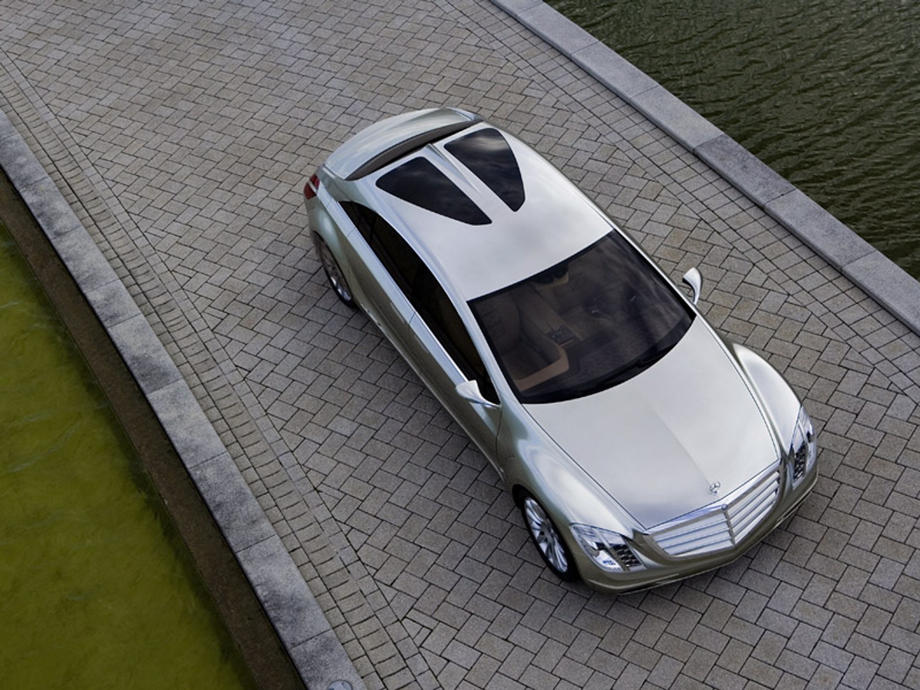 IAA Frankfurt 2007: Mercedes-Benz F700 – mistyczna nowoczesność