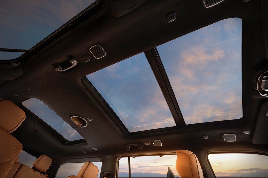 Jeep Grand Wagoneer 11