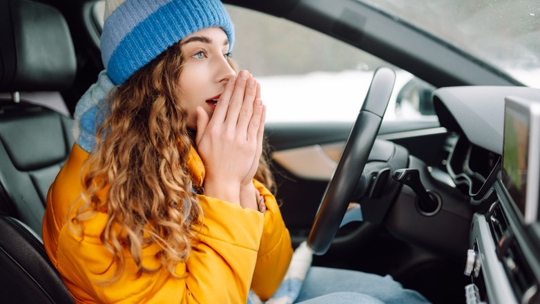 Zimą w autach może dochodzić do ciekawego zjawiska: na zakrętach dmucha chłodnym powietrzem do środka