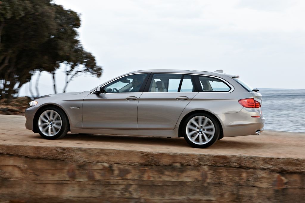 BMW5 Touring rok modelowy 2011 – zdjęcia i dane techniczne