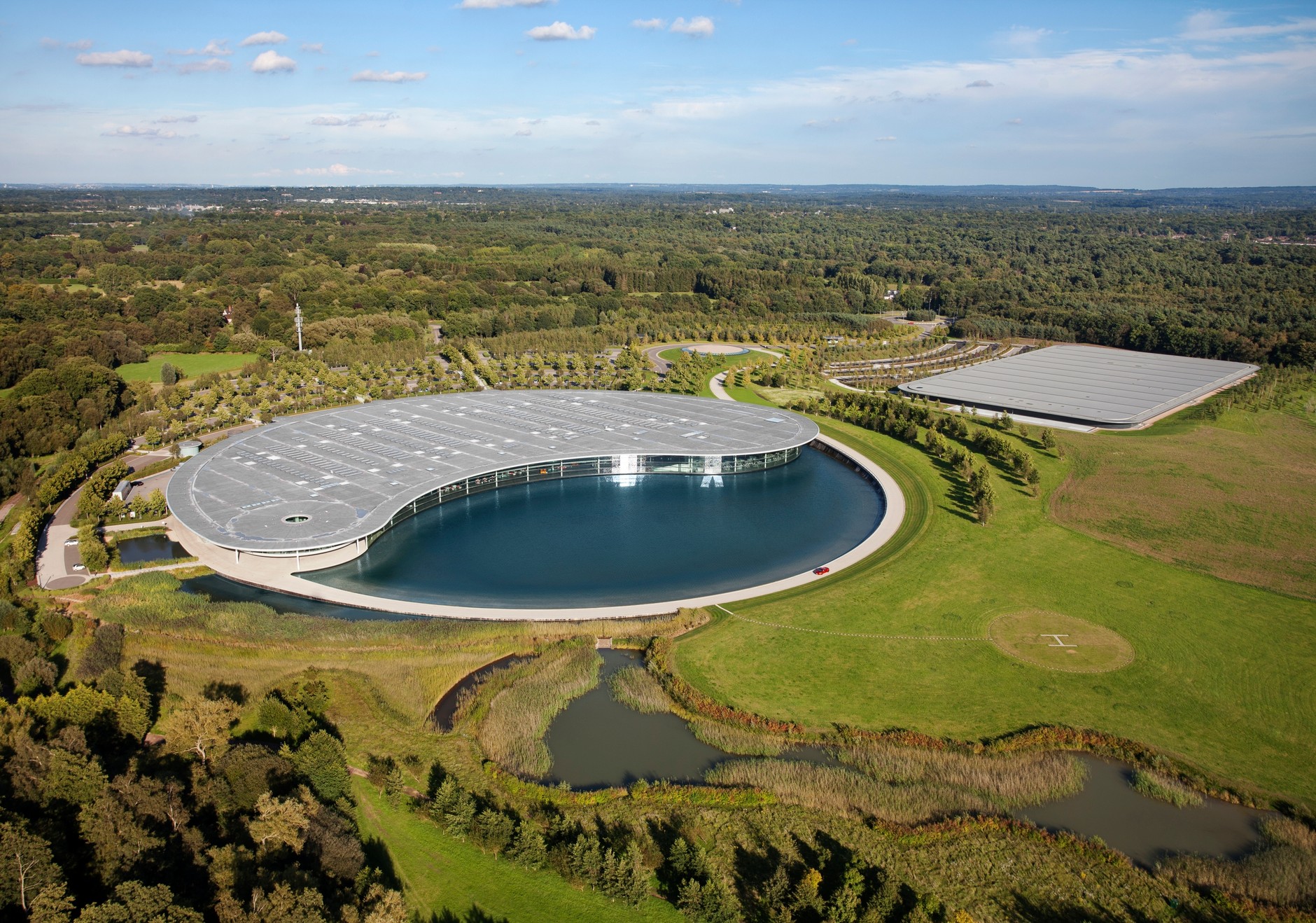 McLaren Technology Centre w Woking