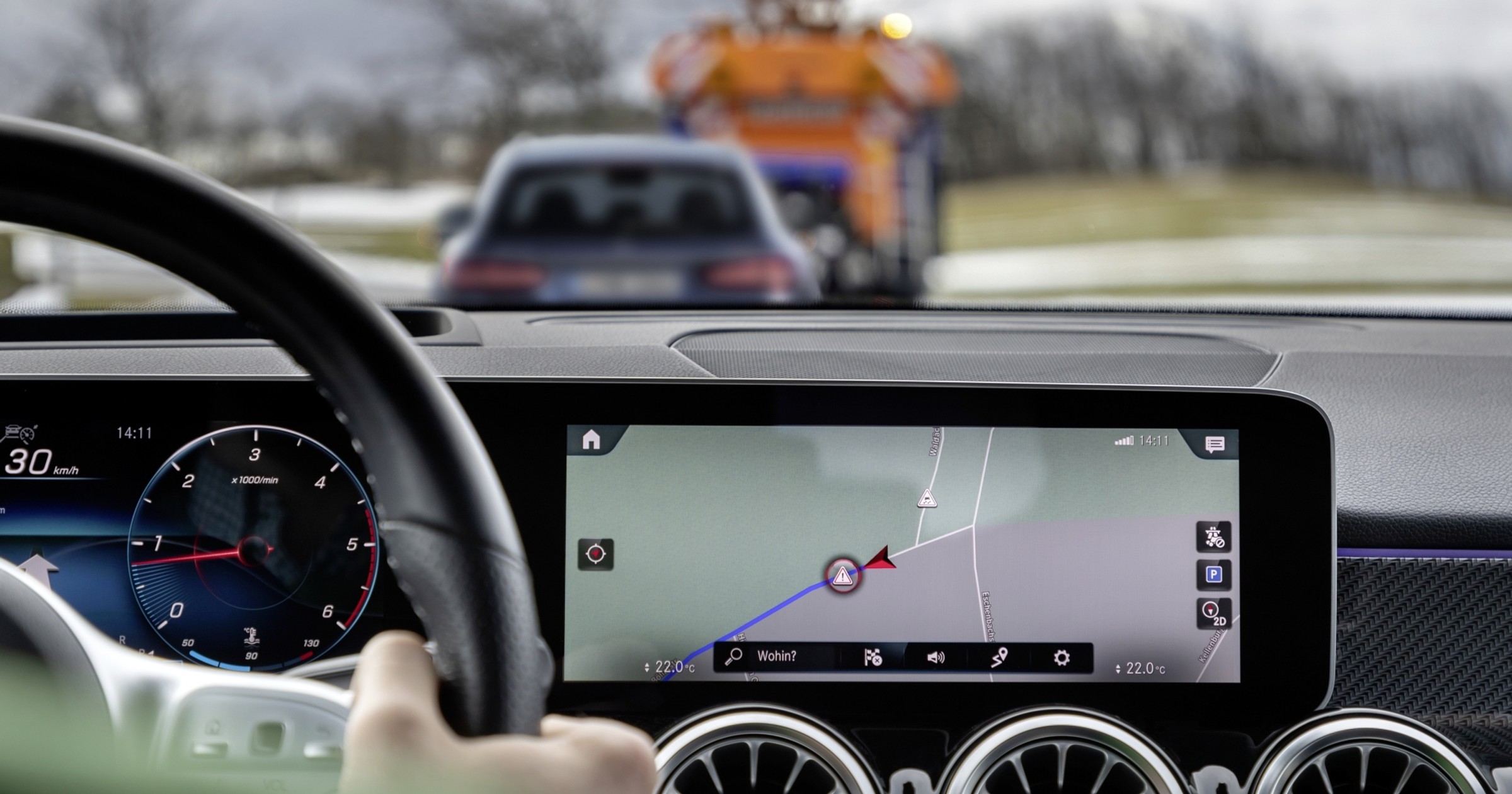 Mercedes z łącznością Car2X (Car-to-X) do wzajemnego ostrzegania kierowców i powiadamiania służb