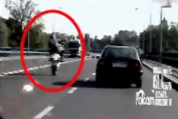 188 km/h na jednym kole – dziś dodatkową karą, poza mandatem za prędkość – byłoby 10 punktów karnych i co najmniej 1500 zł grzywny