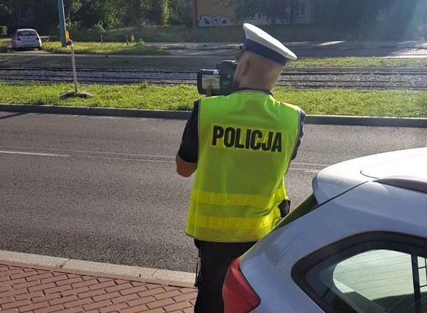 Policja używa mierników prędkości niezgodnych z przepisami. Ministerstwo odpowiada na zarzuty