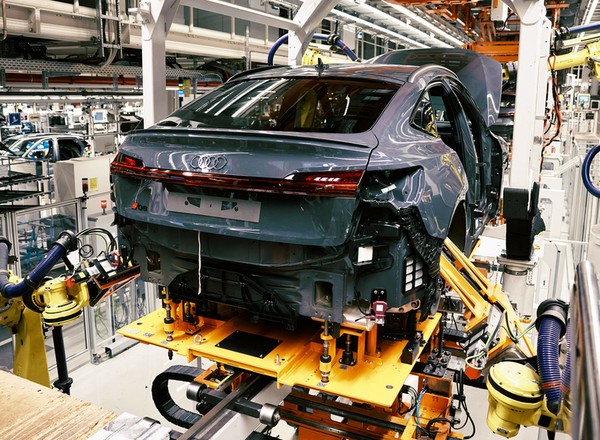 Audi definitywnie zamknie fabrykę pod Brukselą. Ponad 3000 osób straci pracę