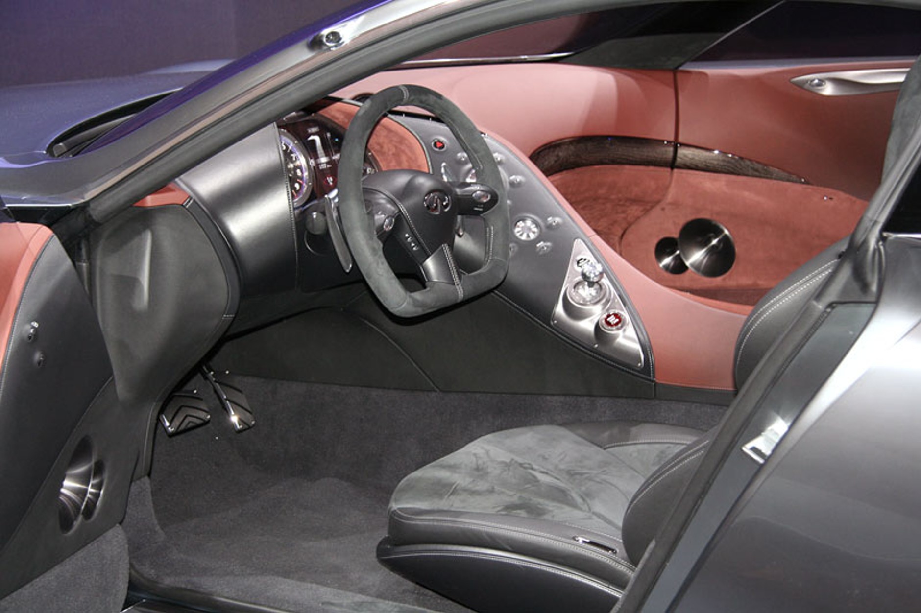 Genewa 2009: Infiniti Essence Concept (fotogaleria)