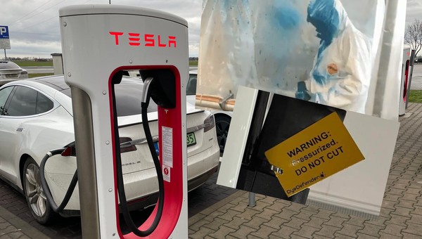 Uwaga, ciśnienie – nie tnij kabla! Tak Tesla walczy z plagą złomiarzy