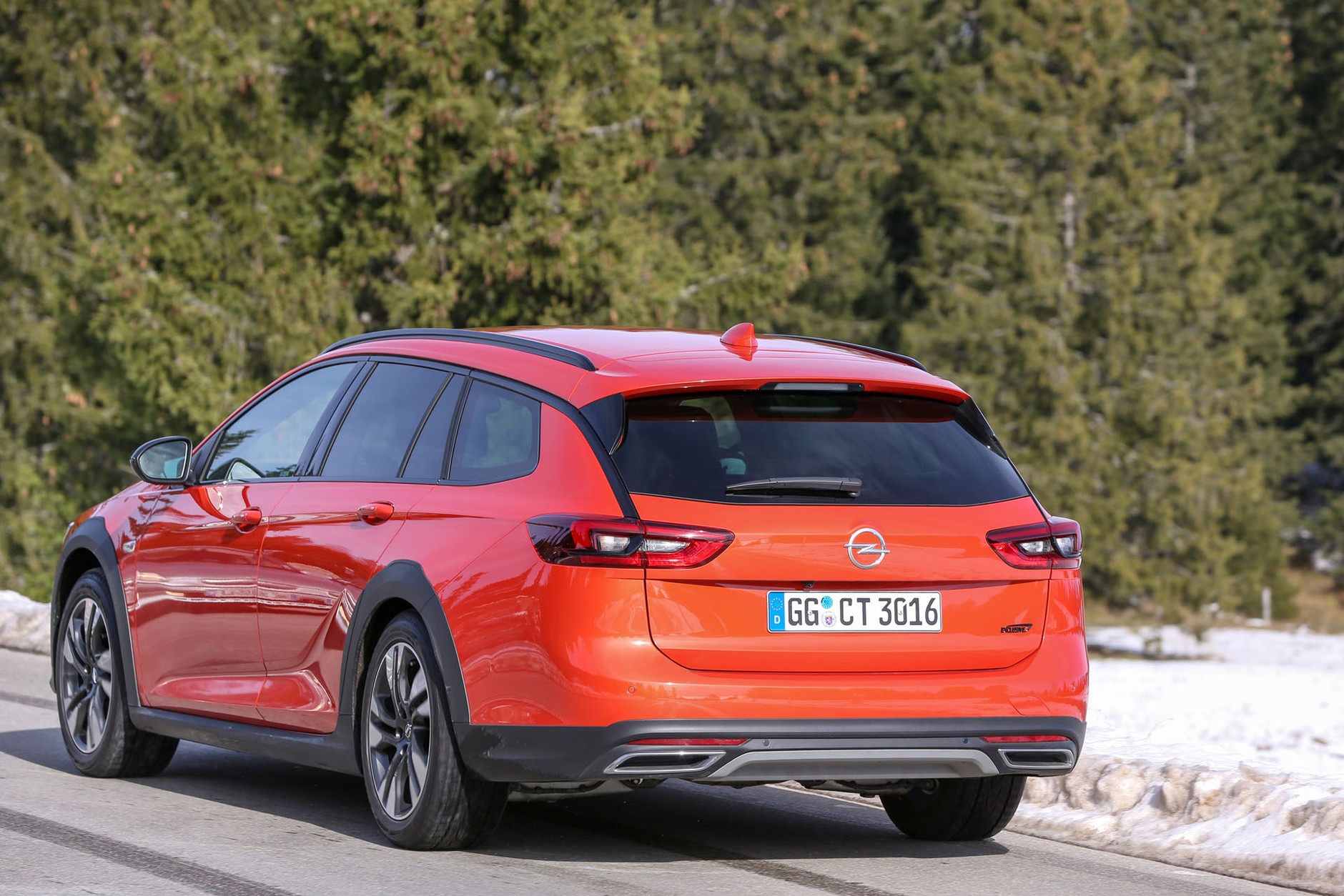 Opel Insignia Country Tourer - kombi na każdą pogodę i każdą drogę?