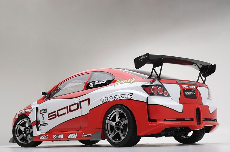 Driftujący Scion tC