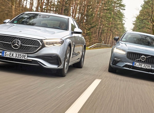 Mercedes E 400 e kontra Volvo S90 T8. Różnica w cenie była decydująca