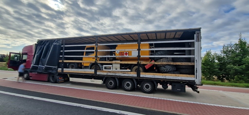 Cysterna w naczepie tira