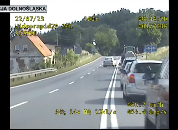 Policjanci zdziwili się, gdy znowu zatrzymali białą Skodę [WIDEO]
