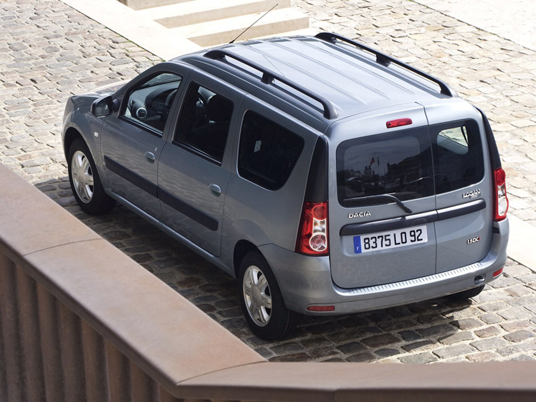 Paryż 2008: Dacia Logan MCV – nowa twarz dla kombi (wideo)