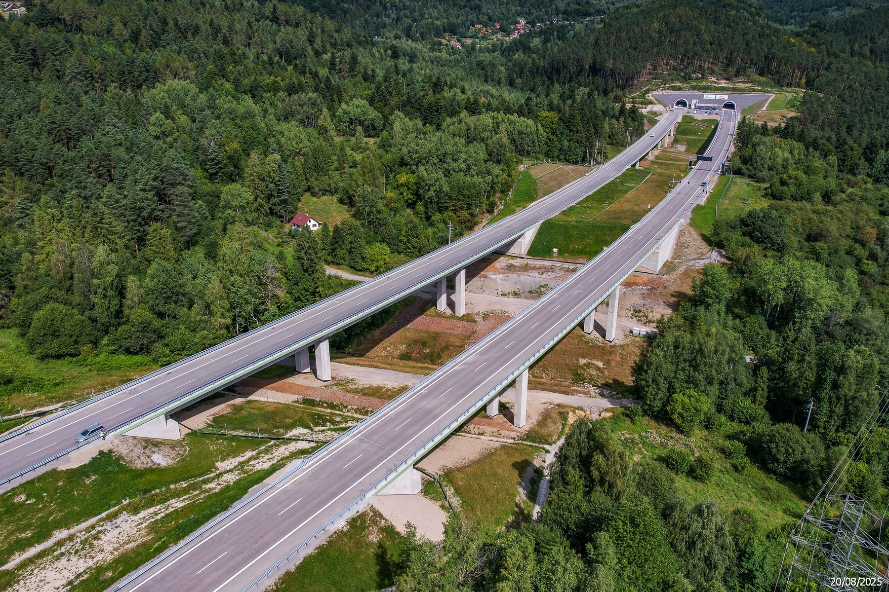 Droga S1 Przybędza - Milówka ma 8,2 km długości i kosztował aż 1,5 mld zł
