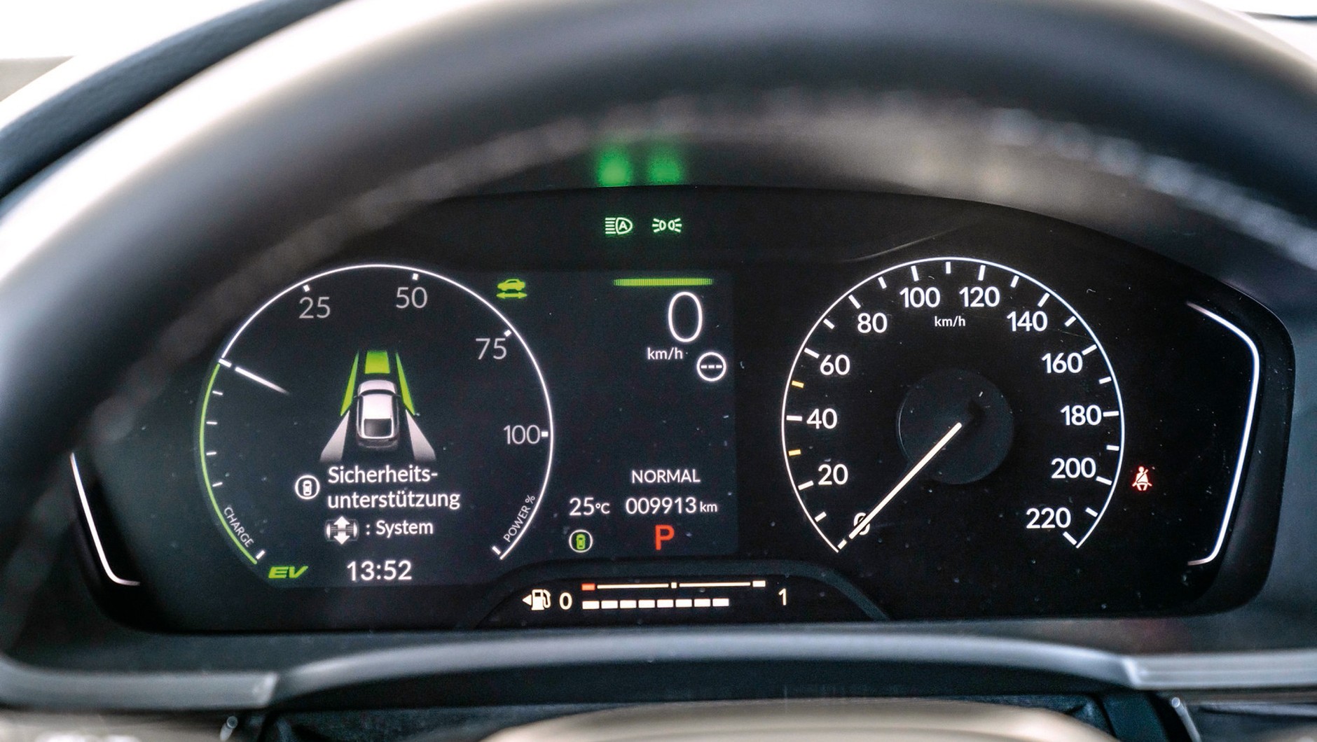 Honda Civic: 220 km/h na prędkościomierzu 184-konnego auta? Więcej nie trzeba: limiter działa przy 180 km/h.