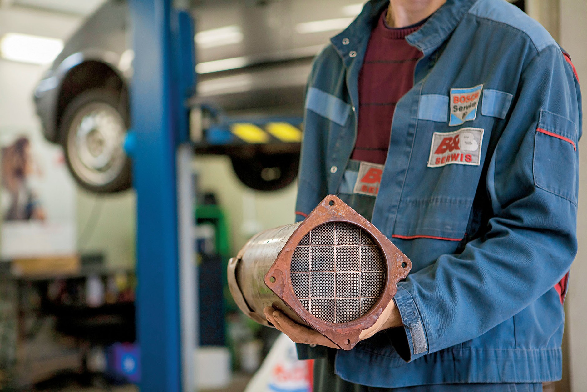 Wymiana filtra DPF jest tak droga, że niektórzy kierowcy decydują się na (prawnie wątpliwe) usunięcie go