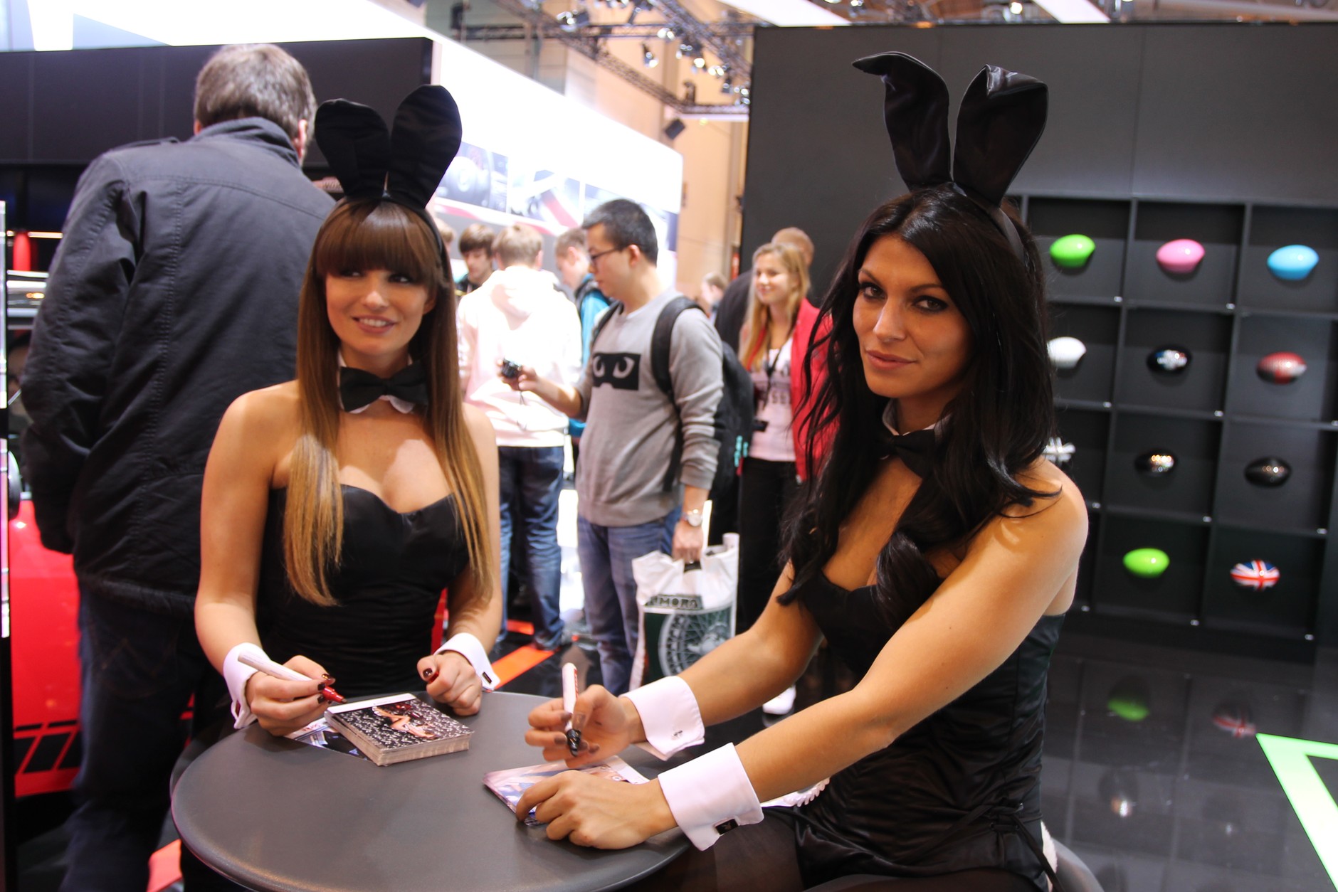 Essen Motor Show 2012 - zwariowane bolidy i szokujące dziewczyny