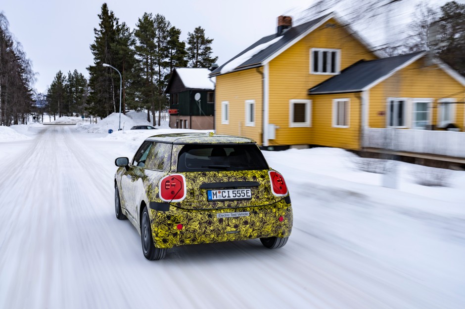 2023 Mini Electric zakamuflowany