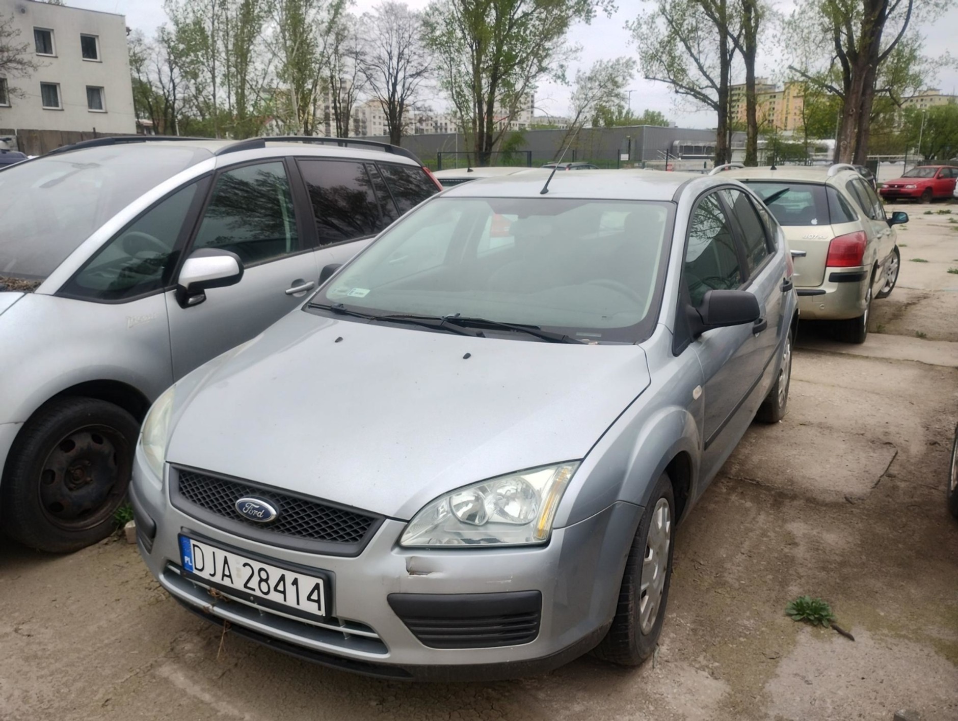 Porzucone samochody oferowane na sprzedaż przez ZDM Warszawa