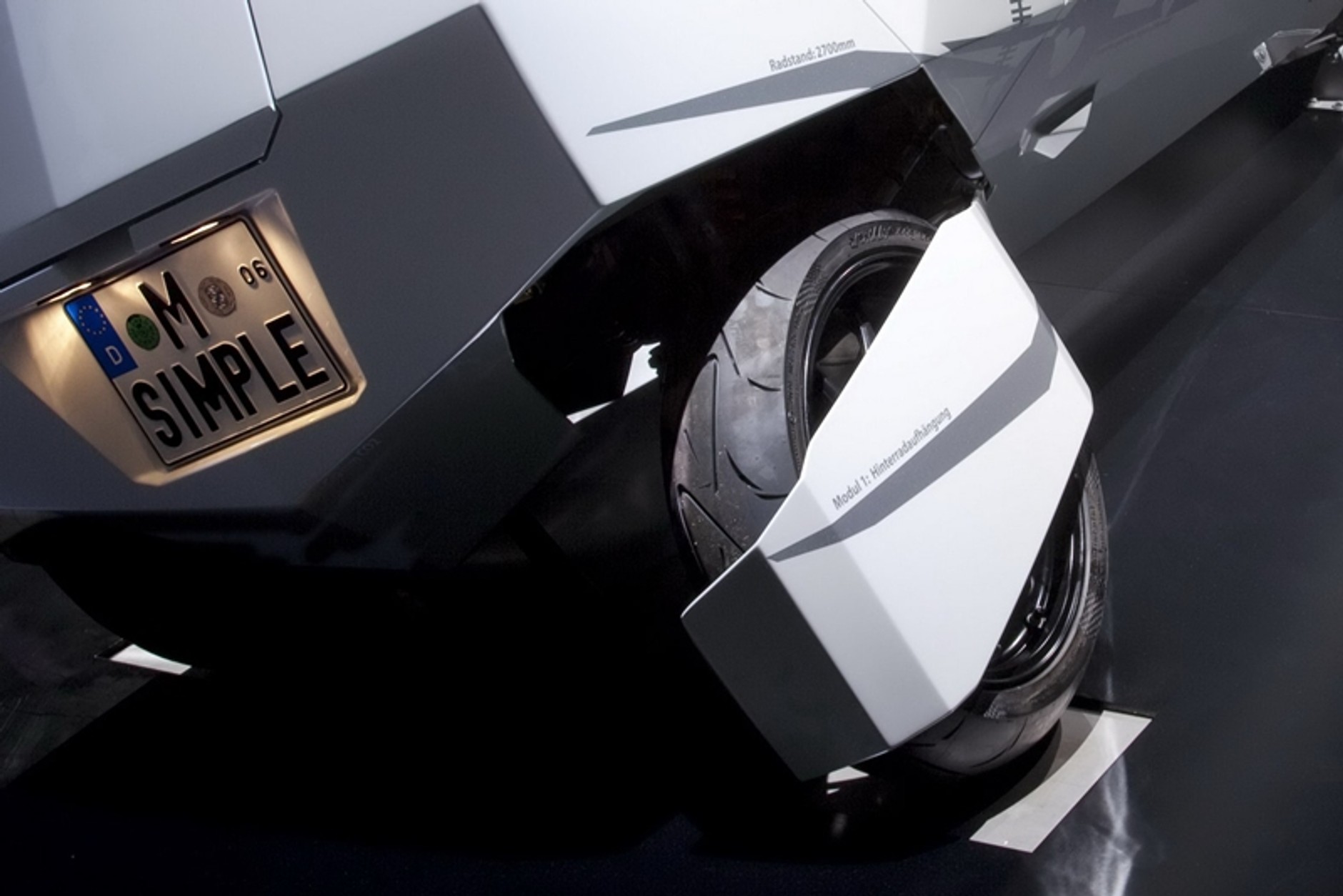 BMW Simple – motocykl do driftu