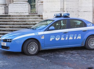 Kobieta jechała autostradą na wrotkach. Policjanci nie mogli w to uwierzyć