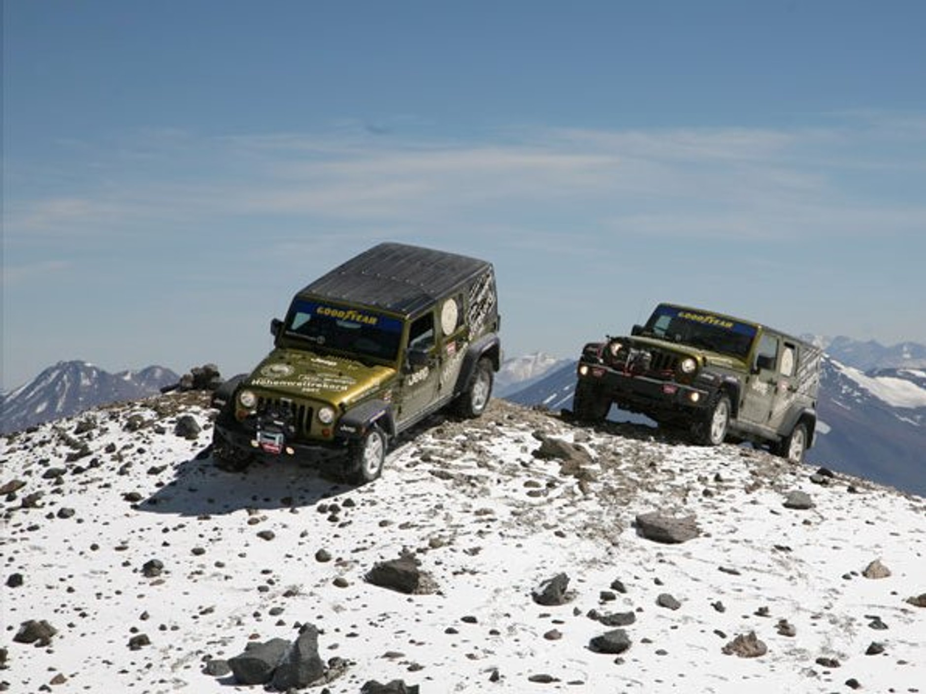 Jeepem Wrangler Unlimited Rubicon na wysokość 6646 m n. p. m.