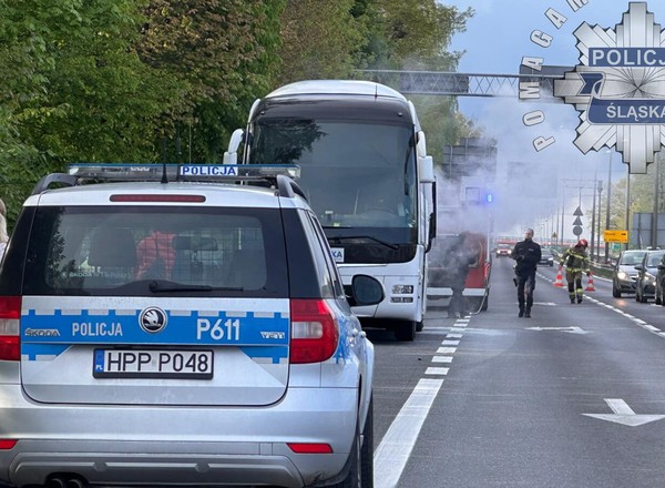 Pożar autokaru na DK1: 44 pasażerów przeżyło chwile grozy. Nie, to nie był elektryk