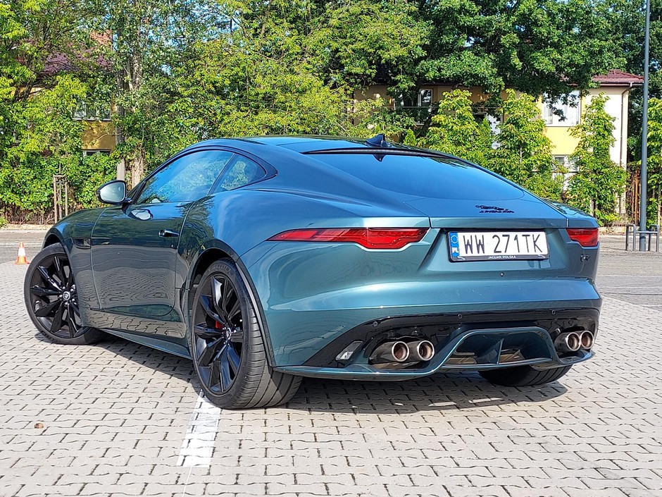 Jaguar F-Type R75