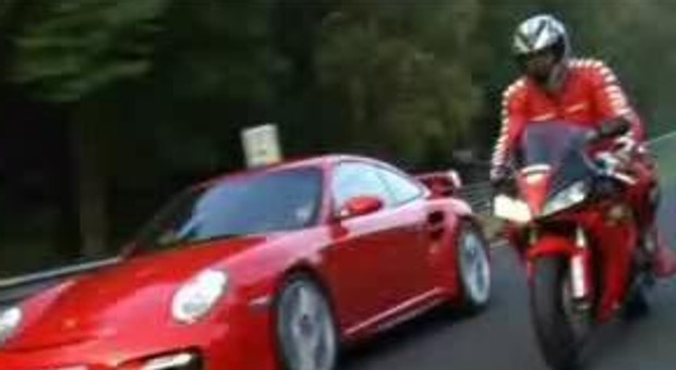 Porsche GT2 kontra Honda CBR 1000