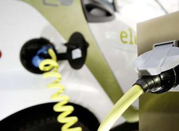 Auta elektryczne to 420 tys. nowych miejsc pracy