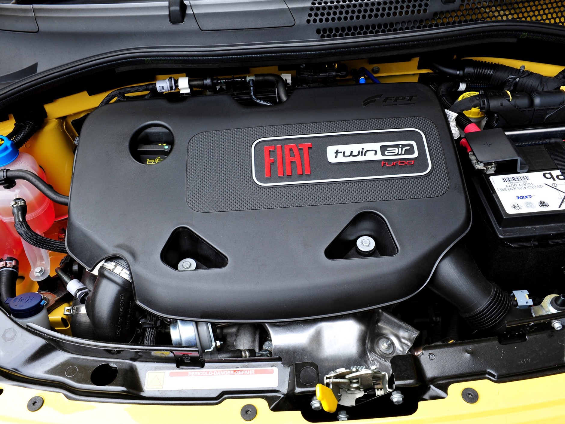 0,9 TwinAir Turbo jest mocny i świetnie pasuje do tak małego auta, jak Fiat 500. Niestety, trzeba uważać, bowiem dużo aut ma problemy z systemem MultiAir