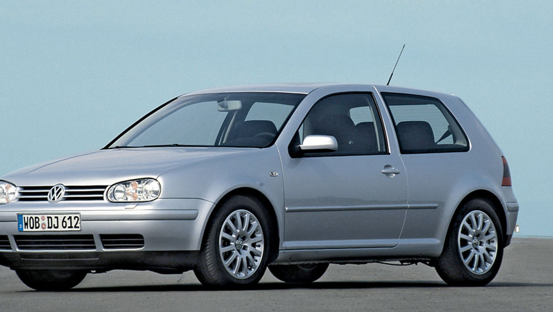 Golf IV (1997-2003) W czwartej generacji bestsellera z Wolfsburga montowano dwie wersje silnika 1.8 Turbo: 150 i 180 KM (GTI; od 0 do 100 km/h w 7,9 s).