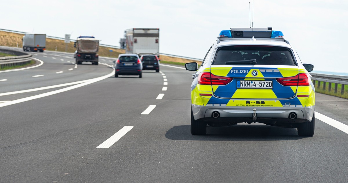 Niemiecka policja. Patrol na autostradzie