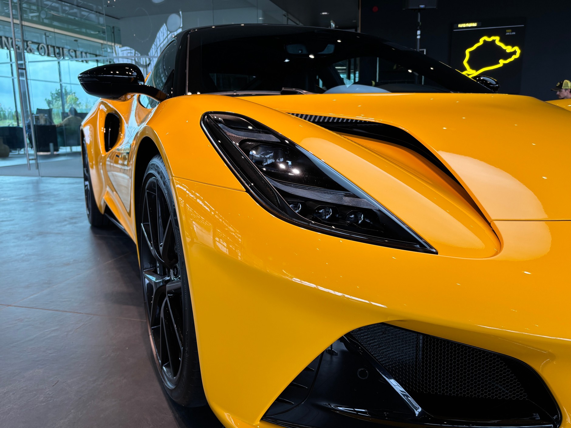 Lotus oficjalnie w Polsce