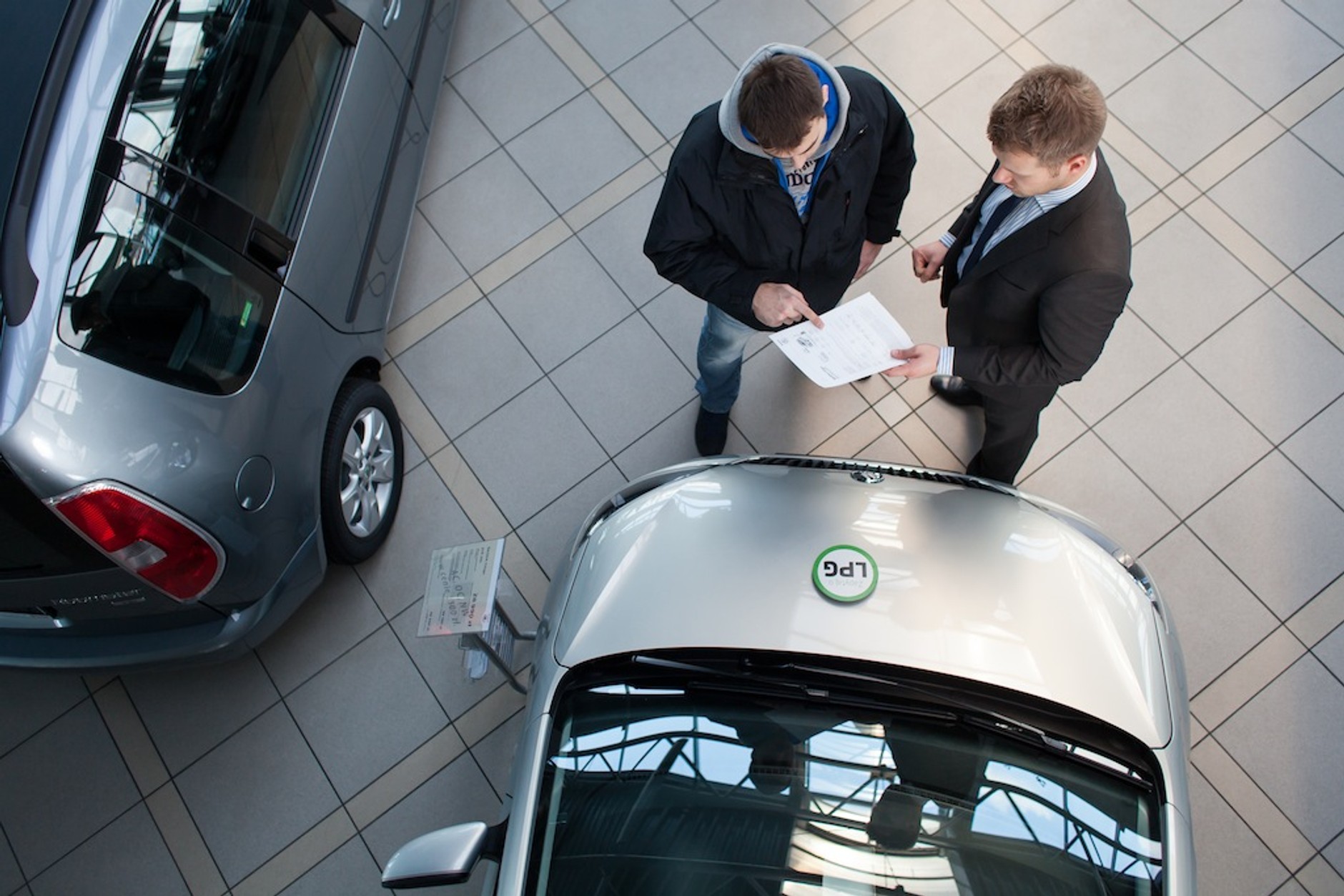 Kupujemy samochody. Polska, Chiny i USA w czołówce!