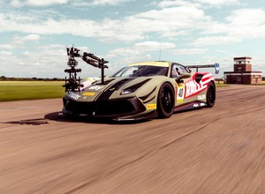 Samochód marzeń? Nie, to służbowe Ferrari 488 Challenge Evo dla ekipy filmowej