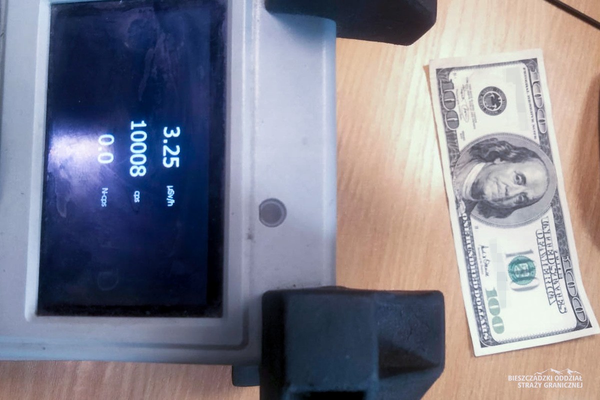 Napromieniowany banknot studolarówki