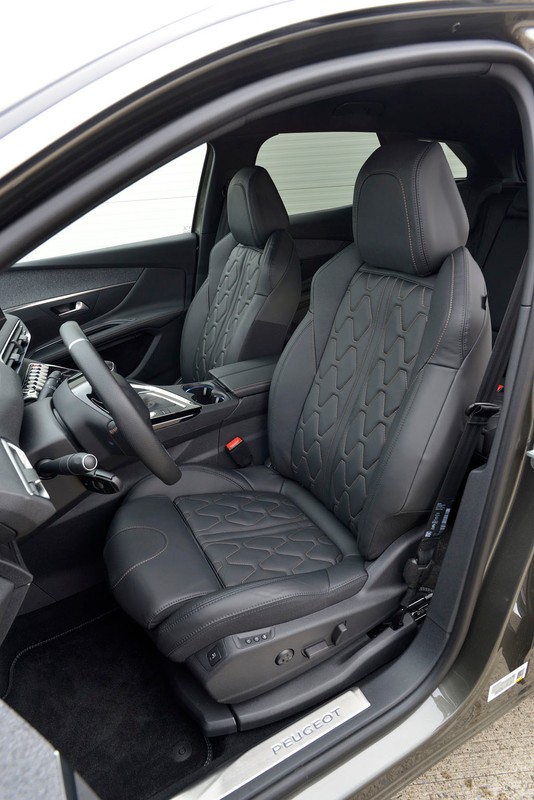 Miejsce 2. Peugeot 3008