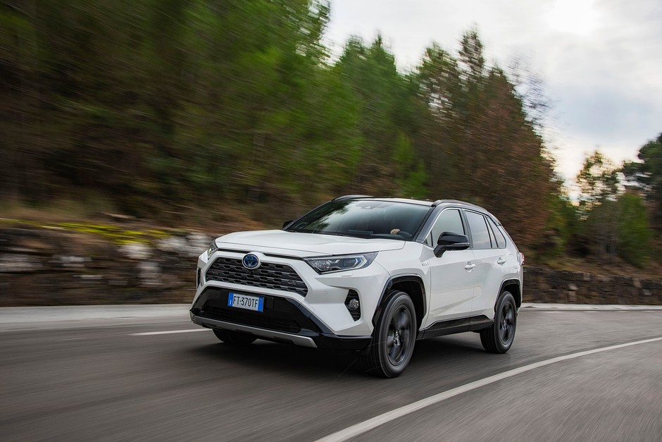 Nowa Toyota RAV4 - jak jeździ wersja hybrydowa?