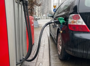 Ceny paliw w Polsce. Po ponad miesiącu podwyżek nareszcie widoczny spadek