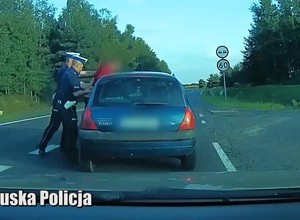 Zygzakiem na trasie S3 – nagrał go policjant jadący do pracy