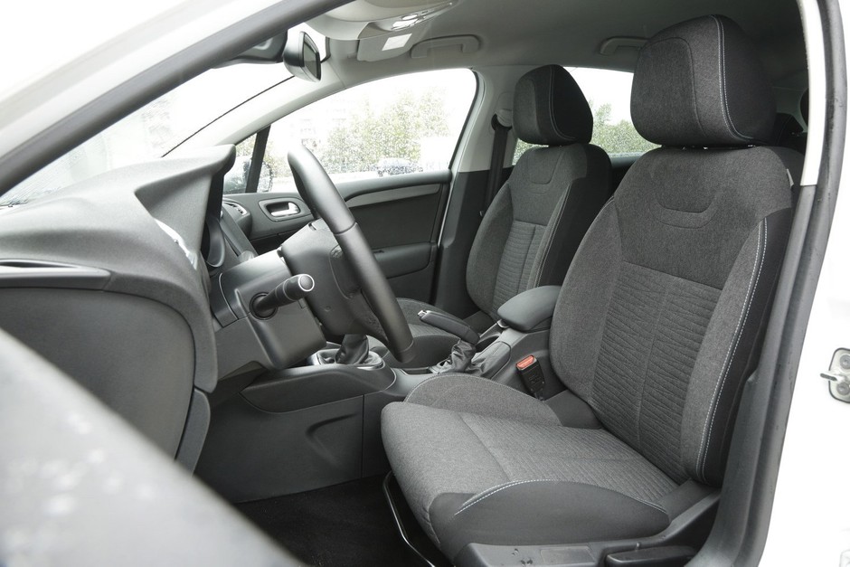 Porównanie - Citroen C4 kontra Peugeot 308 - osiągi, spalanie, dane techniczne