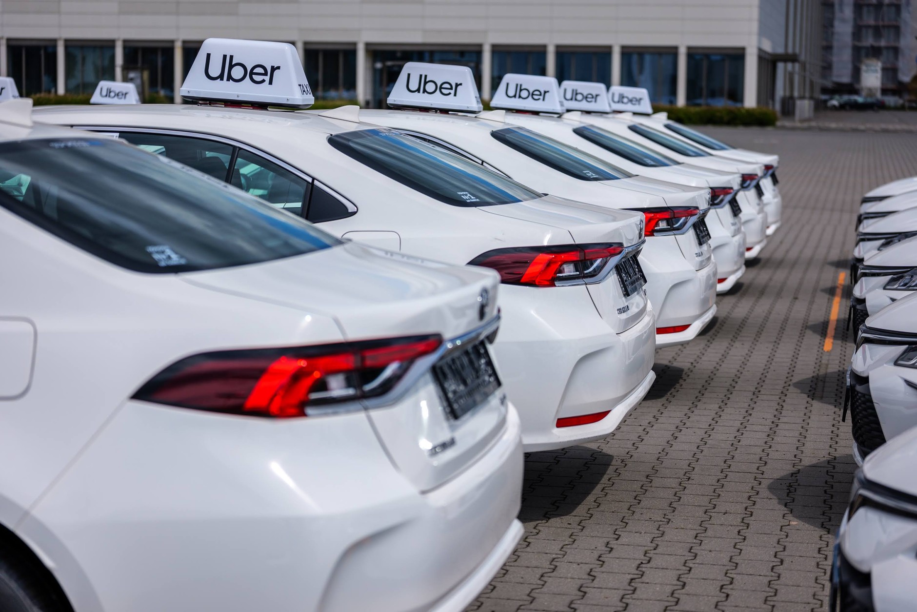 Hybrydowe Toyoty na taksówki