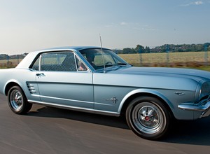 Ford Mustang Coupe 289 - galopujący klasyk